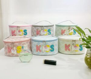 Porta-cosmético KISS