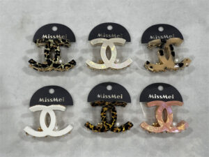 Broche CC
